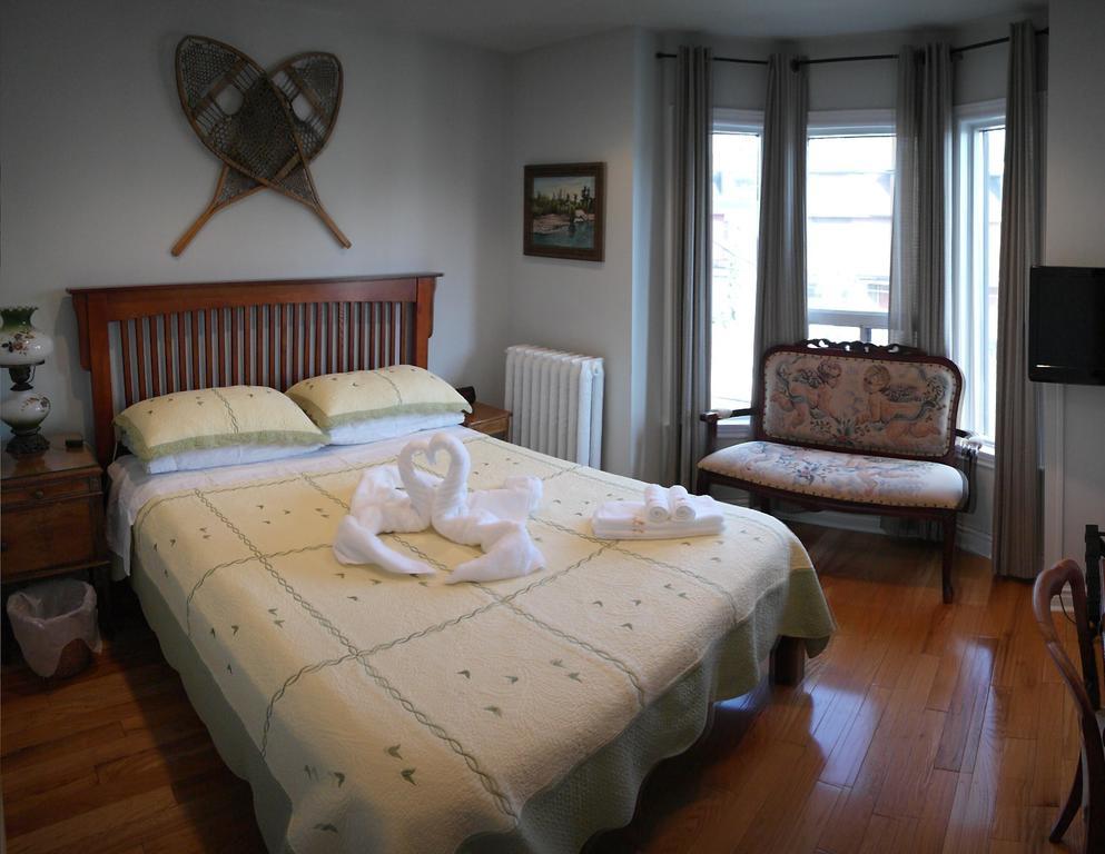 Rose Garden Bed And Breakfast Toronto Exterior photo