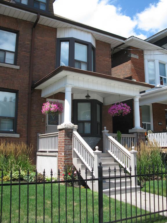 Rose Garden Bed And Breakfast Toronto Exterior photo