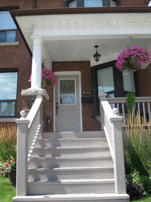 Rose Garden Bed And Breakfast Toronto Exterior photo